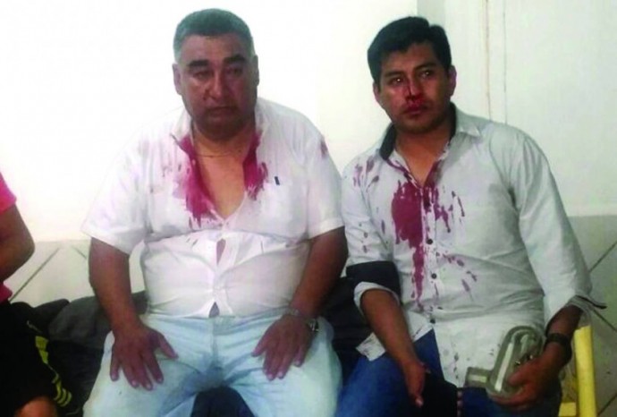 PUGNA. El rector de San Francisco Xavier resultó con heridas al igual que estudiantes.