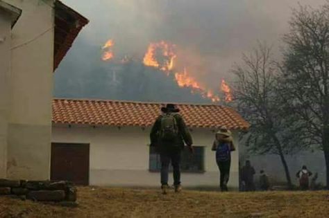 El fuego se acerca a sitios poblados