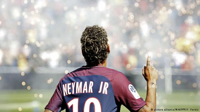 Frankreich Präsentation Neymars im Stadion (picture alliance/MAXPPP/Y. Foreix)