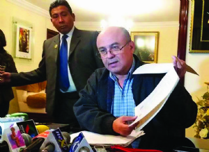 Gobierno estudia compra de avión y consigue equipos nuevos para atención de incendios