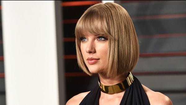 Después de casi cuatro horas de deliberación, un jurado falló a favor de la estrella del pop Taylor Swift en su caso contra el presentador de radio David Mueller