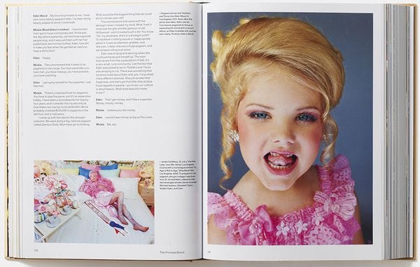 Interior del libro “Generation Wealth”, un ensayo de 25 año sobre la riqueza y la fama. (Lauren Greenfield / Phaidon)