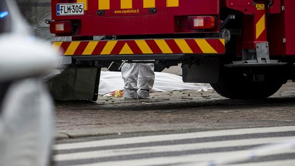 “La policía busca a otros posibles autores del crimen en Turku. Pide a la población que abandone y evite el centro de Turku”, escribieron las fuerzas del orden (Reuters)