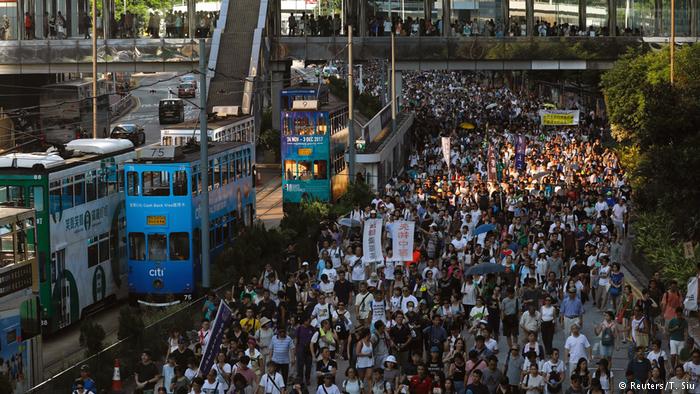 Demonstrationen in Hongkong für verurteilte Studentenführer (Reuters/T. Siu)