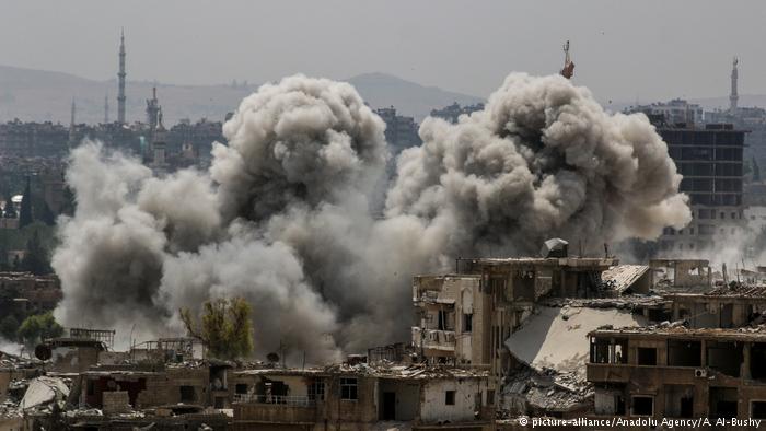 Syrien Krieg - Luftangriff in Damaskus (picture-alliance/Anadolu Agency/A. Al-Bushy)