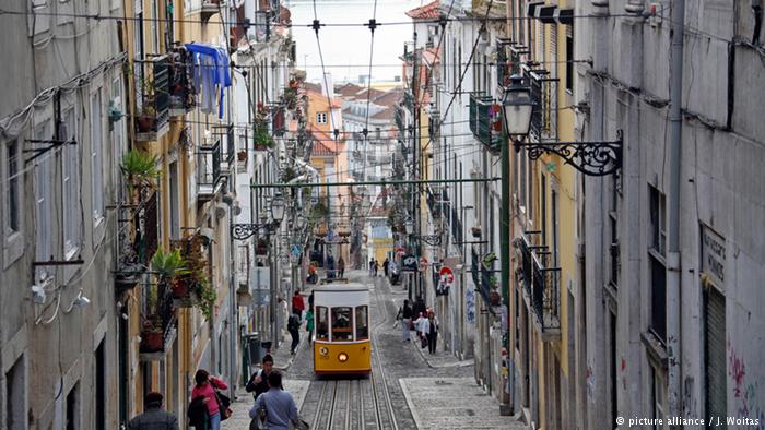 Portugal - Ascensor da Bica in Lissabon (picture alliance / J. Woitas)