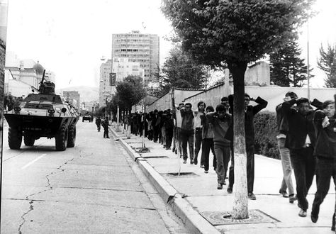 Universitarios son llevados presos en el golpe de Estado de agosto de 1971. Foto: Lucio Flores-Archivo