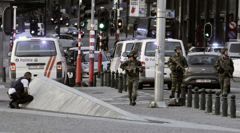 Resultado de imagen de Un hombre es abatido por la Policía belga después de atacar a dos soldados