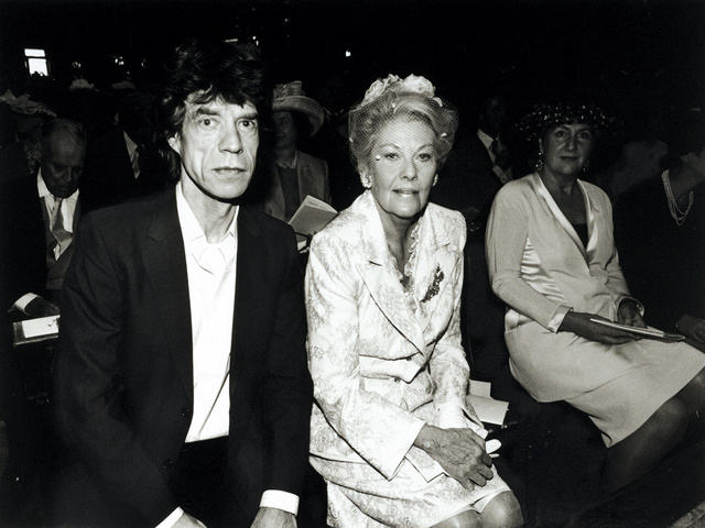 Mick Jagger y la princesa Josephine Loewenstein en la boda de la hija de esta, Dorothea, con Manfredi della Gherardesca, en Londres en 1998.