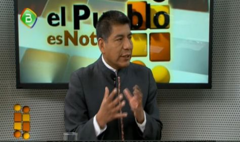 El canciller Fernando Huanacuni durante una entrevista en el programa El Pueblo es Noticia.