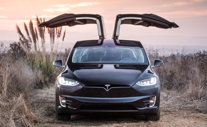 Tesla elimina su limitación para aprovechar la máxima potencia de los coches