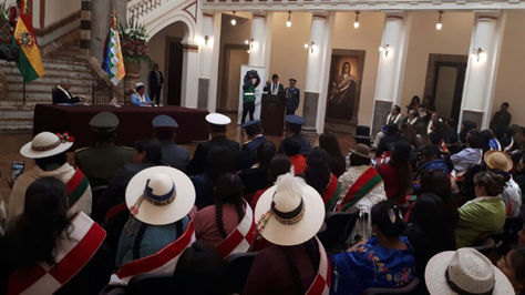 El presidente Evo Morales en acto de entrega de la personería jurídica a mujeres asambleístas. Foto: Vicepresidencia
