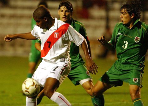 Incidencia de un cotejo que disputaron Perú y Bolivia durante el 2004 en Lima. Foto: Archivo EFE