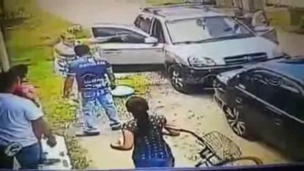 La mujer regresó a la panadería con su marido