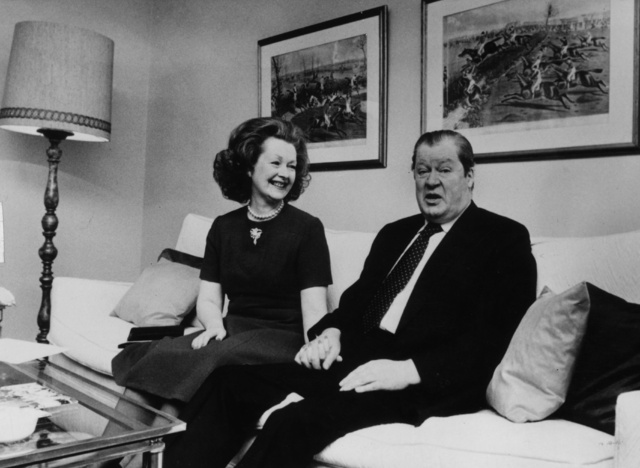 Lord Spencer y su segunda esposa, Raine, fotografiados en 1981.