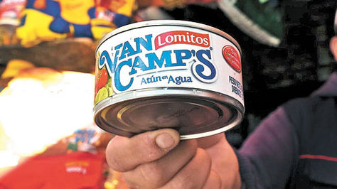 Latas de Lomitos Van Camp’s Atún que se comercializan en La Paz.