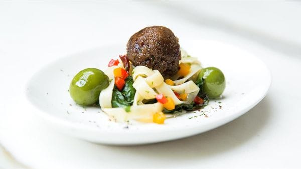 Una de las porciones de carne aumentada que probaron los inversores el miércoles (Memphis Meats)