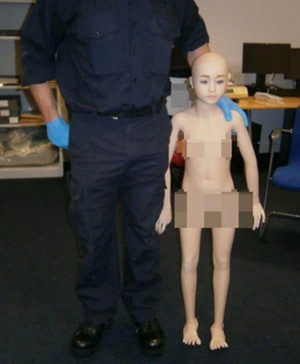 La muñeca sexual de un metro y 20 centímetros que secuestró la Fuerza de Frontera del Reino Unido (Agencia Nacional del Crimen)