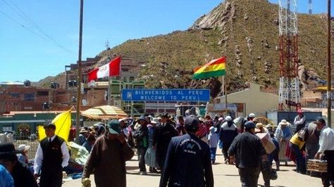 El punto fronterizo entre Bolivia y Perú en Desaguadero. 