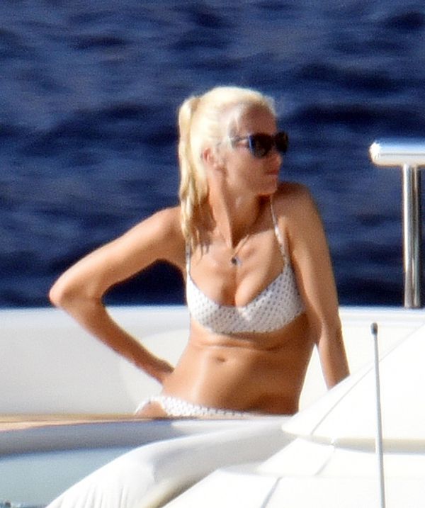 Su bikini a lunares ha hecho suspirar a sus seguidores como en los 90’s (The Grosby Group)