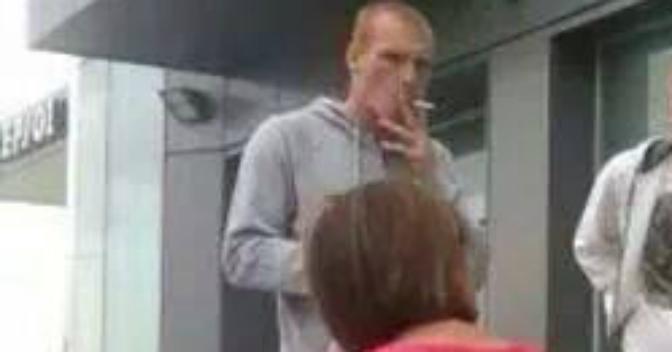 Resultado de imagen para Jeremy Mathieu fumando