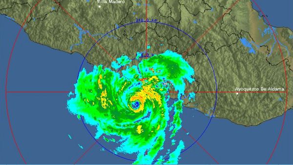 Imagen que muestra el huracán Max sobre las costas de México.