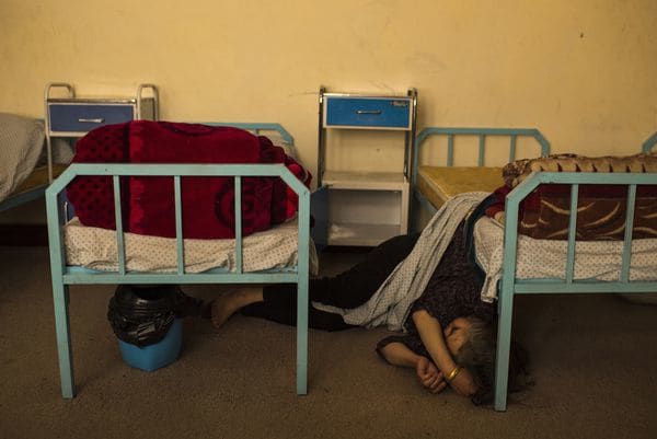 El Centro Nacional para el Tratamiento de la Adicción de Mujeres y Niños en Kabul permite que sus pacientes estén ahí durante 45 días sin costo. (Andrew Quilty / The Washington Post)