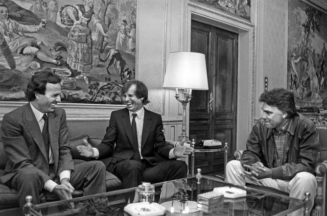 Julio Iglesias, Manuel Benítez 