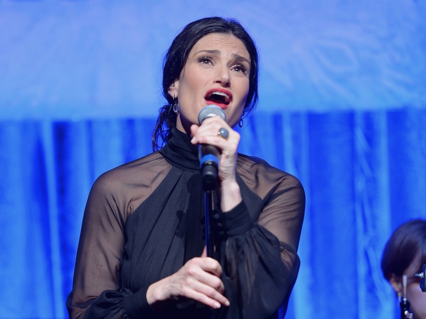 Idina Menzel, Elsa en 'Frozen', comparte fotos de su boda de princesa Idina Menzel, Elsa en