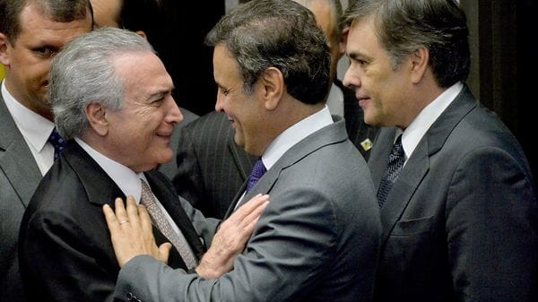 El presidente brasileño Michel Temer junto a Aécio Neves. (EFE)