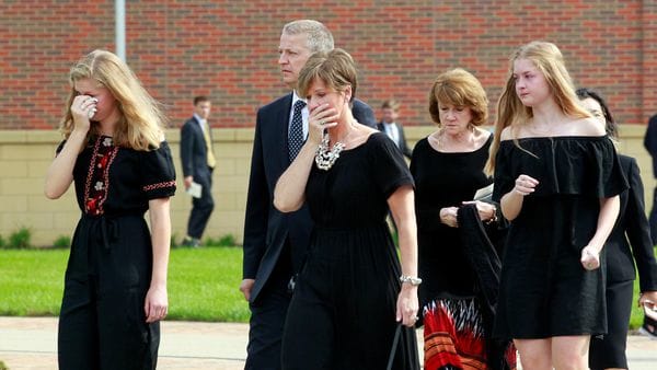 La familia de Otto Warmbier durante su funeral