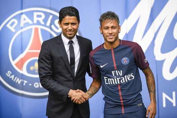 Neymar desembarcó en el Paris Saint Germain y el vestuario comenzó a resquebrajarse (AFP)