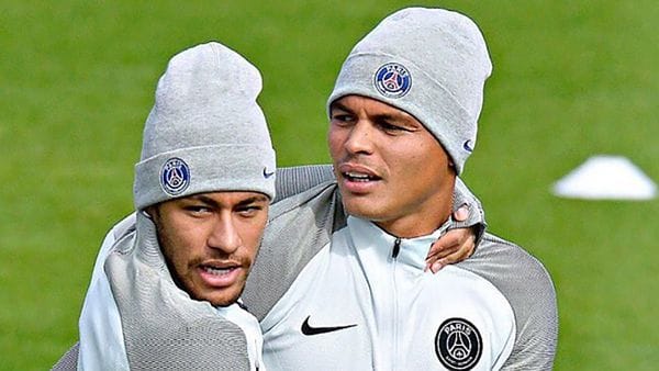 Neymar busca adeptos dentro de un vestuario que no tolera su constante actitud de estrella