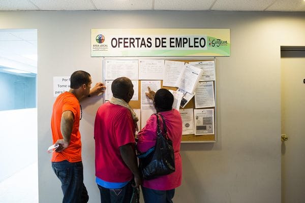 Con una deuda de USD 72.000 millones y un desempleo del 14%, Puerto Rico produce mucha emigración, que la tragedia de María puede convertir en éxodo. (Christopher Gregory/Getty Images)
