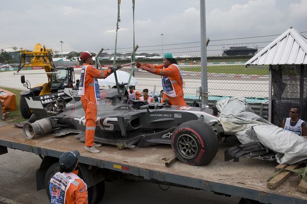 Así quedó el vehículo de Romain Grosjean (AP)