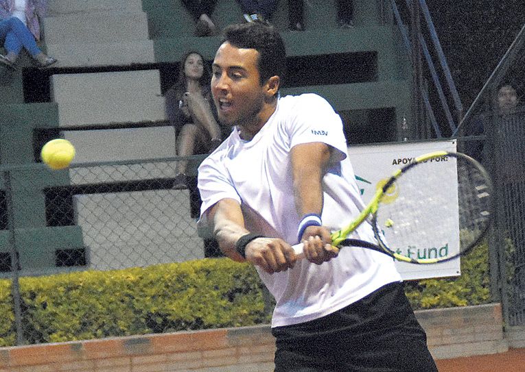 HUGO DELLIEN UNO DE LOS BOLIVIANOS EN SINGLES. BENJAMÍN JAMES