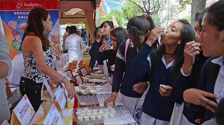 Una degustación de las ofertas para el desayuno escolar de la próxima gestión, en Cercado. | José Rocha