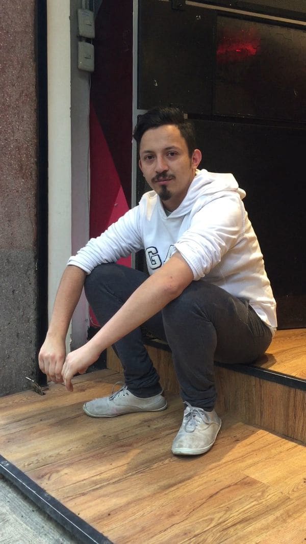 Alejandro, de Cassava Rots. Su negocio de Condesa está trabajando a un cuarto del ritmo que anteas del terremoto.