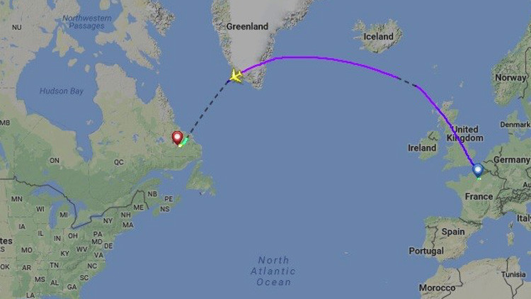 Un avión de Air France aterriza de emergencia en Canadá con un motor estropeado (FOTOS)