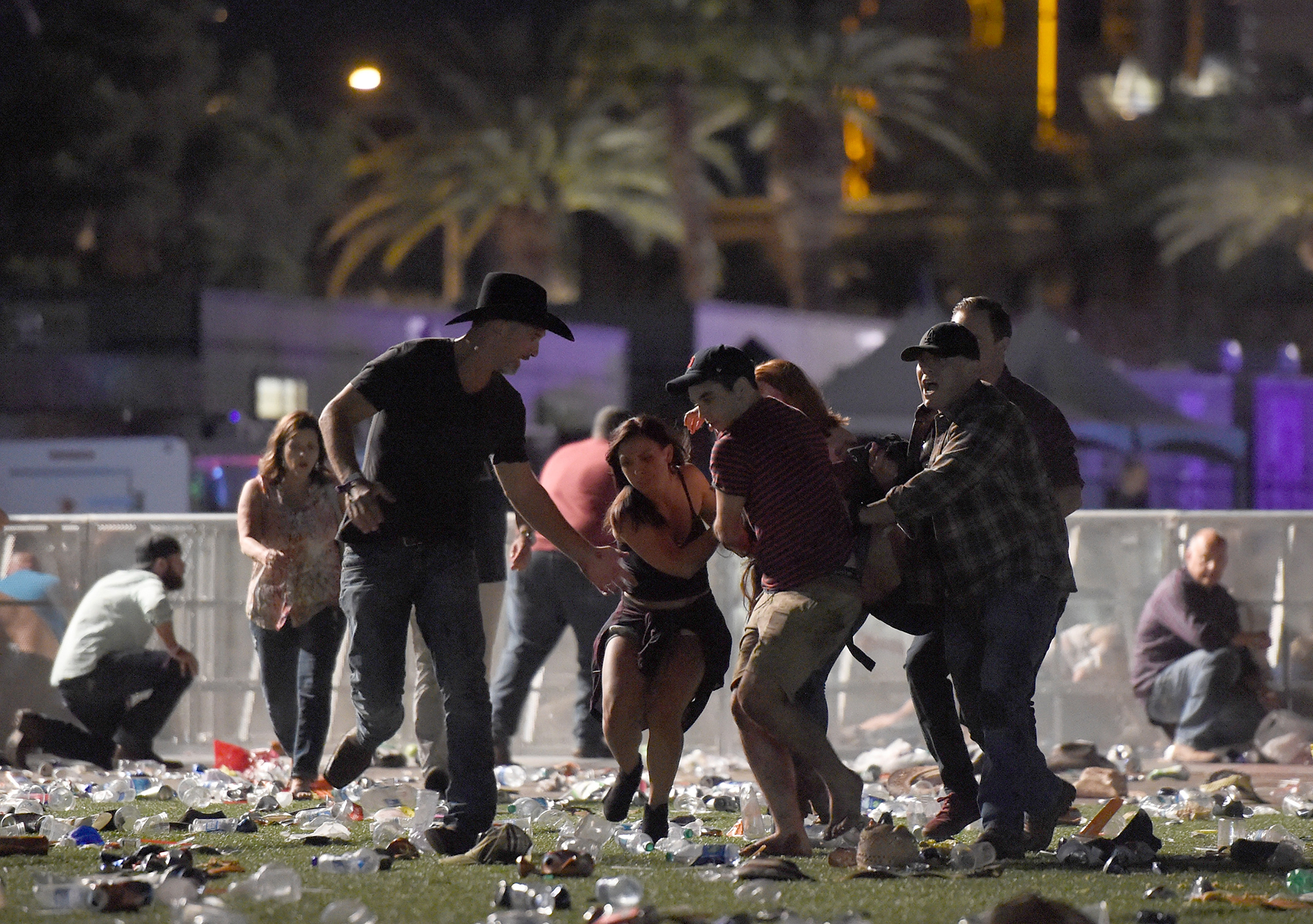 La gente escapa durante el tiroteo en el festival de Las Vegas. David Becker/Getty Images/AFP