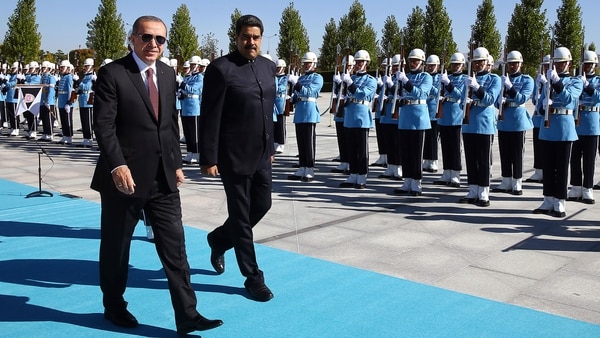 Nicolas Maduro fue recibido por Recep Tayyip Erdogan en Ankara (AP)