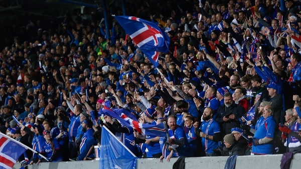 Los fanáticos volvieron a inundar las calles de Reykjavik como durante la Eurocopa (AP)