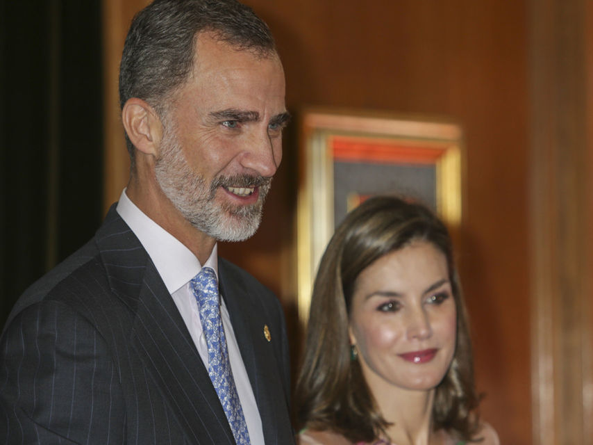 El rey Felipe VI junto a la reina Letizia este viernes en la recepción previa a la entrega de los premios Princesa de Asturias