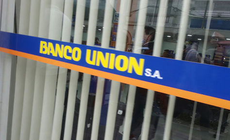 El ingreso de una sucursal del Banco Unión en La Paz. Foto: La Razón