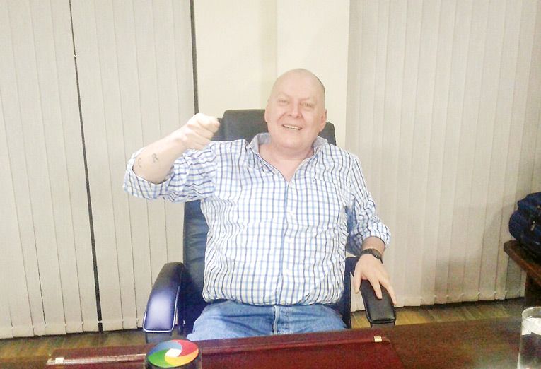 EL PRESIDENTE INTERINO DE LA FEDERACIÓN DE FÚTBOL, CARLOS RIBERA, DURANTE LA RUEDA DE PRENSA EN COCHABAMBA. ARIEL GUZMÁN CANDIA
