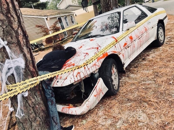 Los vecinos utilizaron un Toyota Supra para recrear la escena
