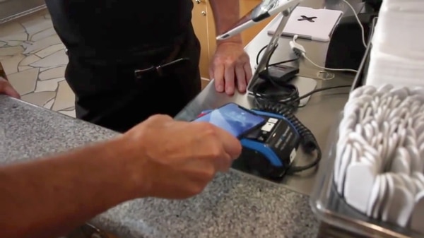 El ingeniero pagó por su almuerzo en la sede central de Apple utilizando únicamente su iPhone X