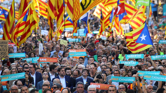 Acusan formalmente de graves delitos a Carles Puigdemont y a legisladores independentistas