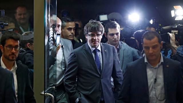 Acusan formalmente de graves delitos a Carles Puigdemont y a legisladores independentistas
