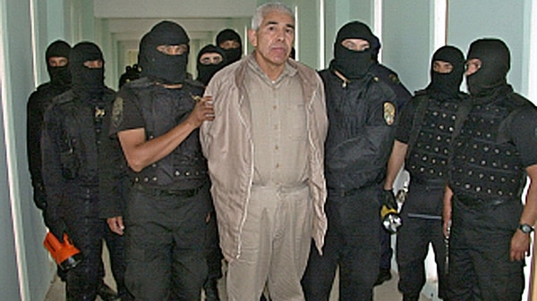 Rafael Caro Quintero custodiado por agentes antidrogas en la prisión “Puente Grande”, en Guadalajara (AFP)